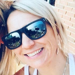 Meet your Posher, April